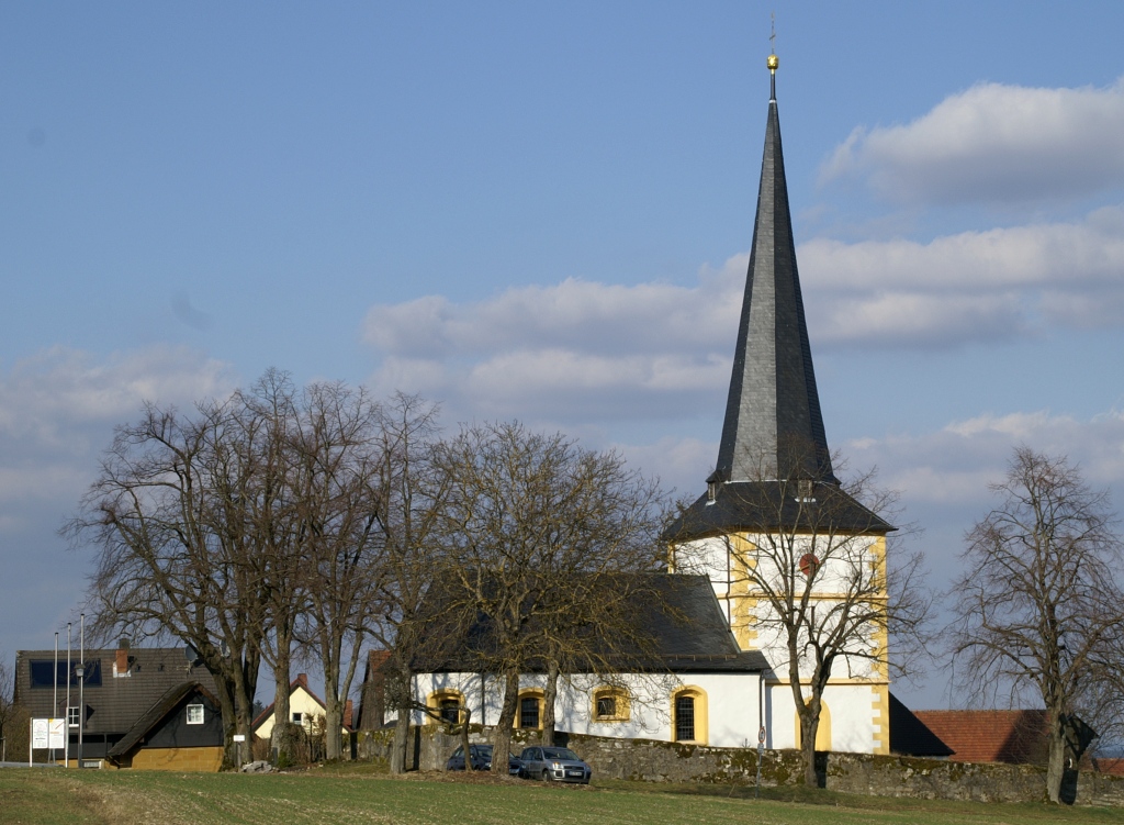 die kleine Kirche von Teuchatz