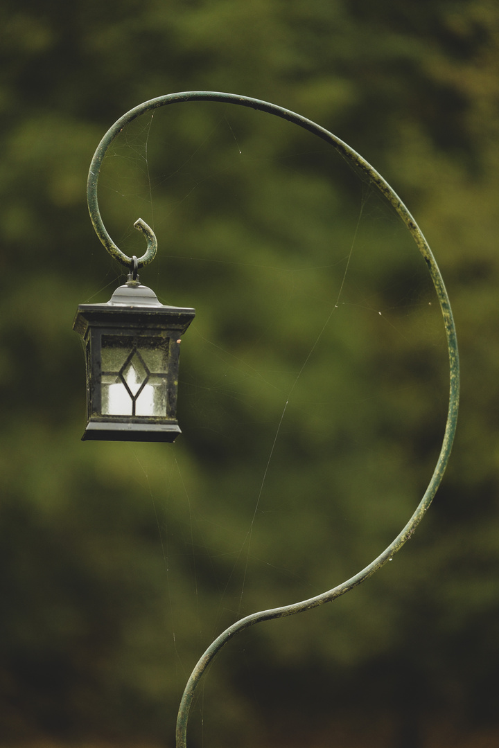 Die kleine Lampe auf einer Brücke 