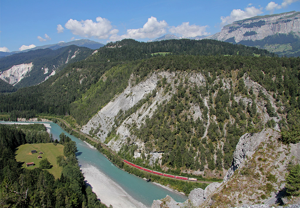 Die kleine Rote tief drunten im Tal