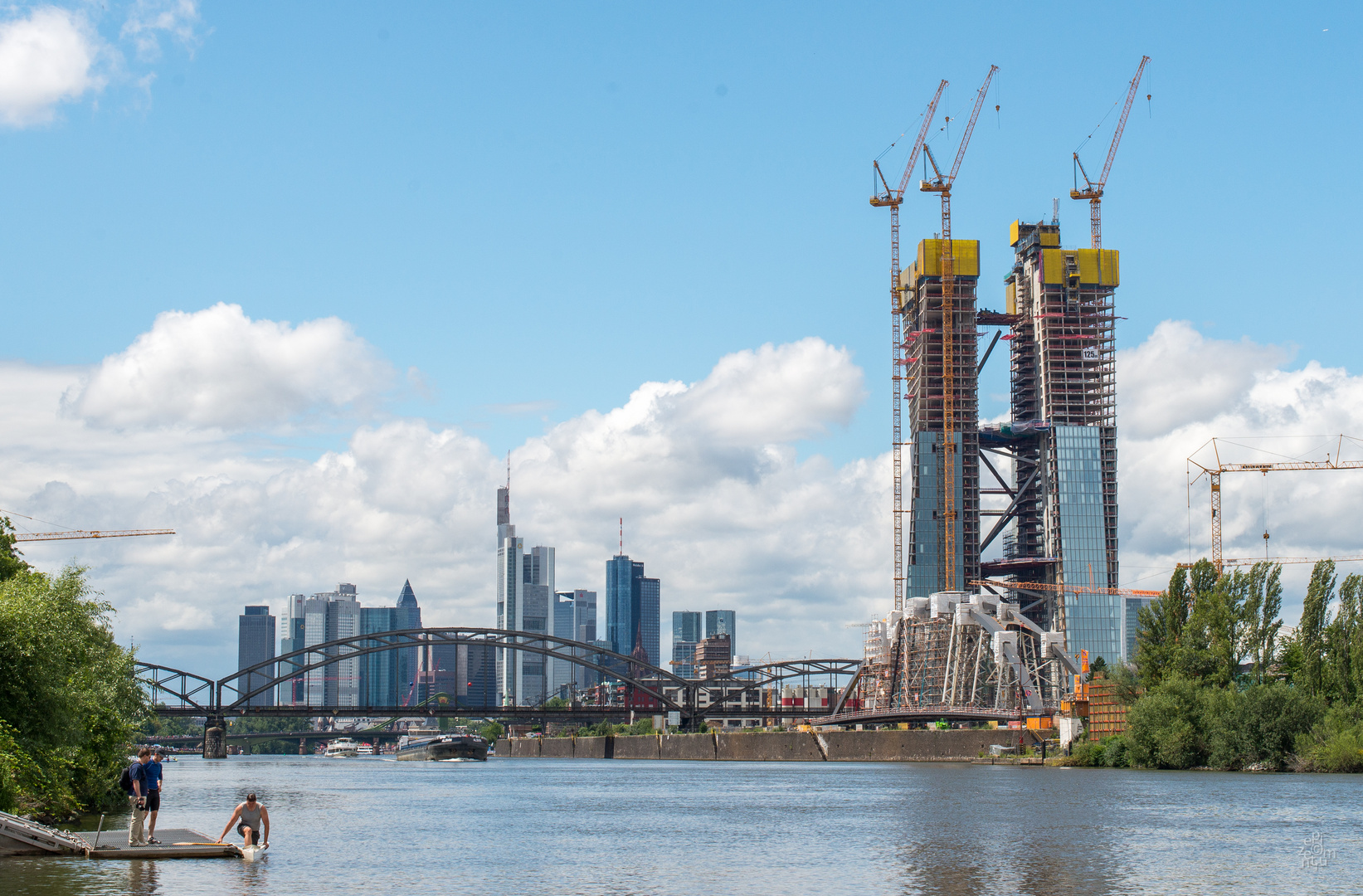 Die kleine Skyline und ihr neues Wahrzeichen