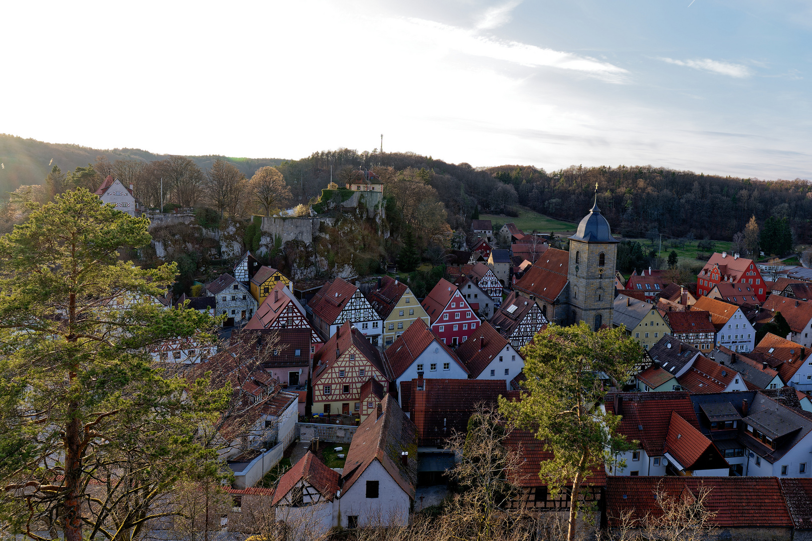 Die kleine Stadt Betzenstein im Abendlicht