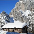 Die kleine verschneite Hütte