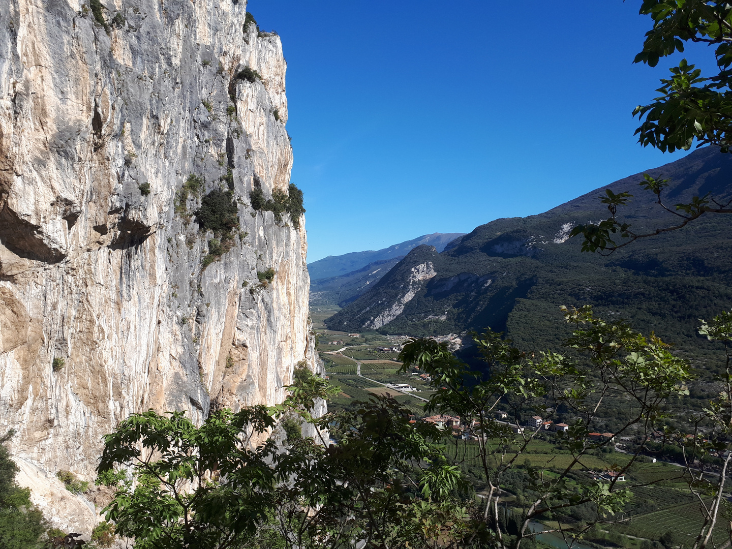 Die Kletterwände von Arco unweit des Gardasees...