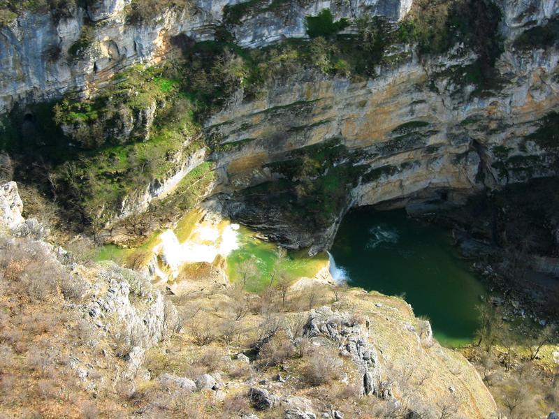 Die Klippe und das Wasser