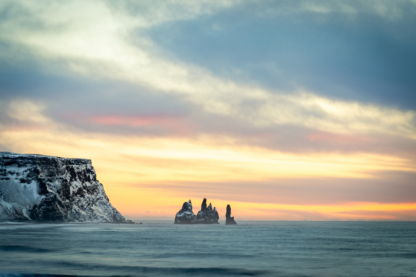 Die Klippen von Reynisfjara Beach