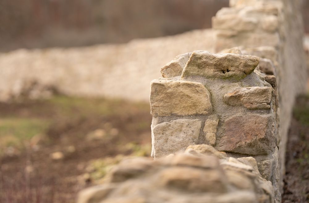 Die klösterliche Mauer