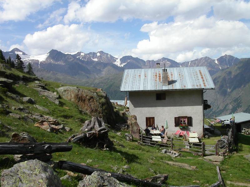 Die Klosteralm  1850 m im Schnalstal ( Karthaus)