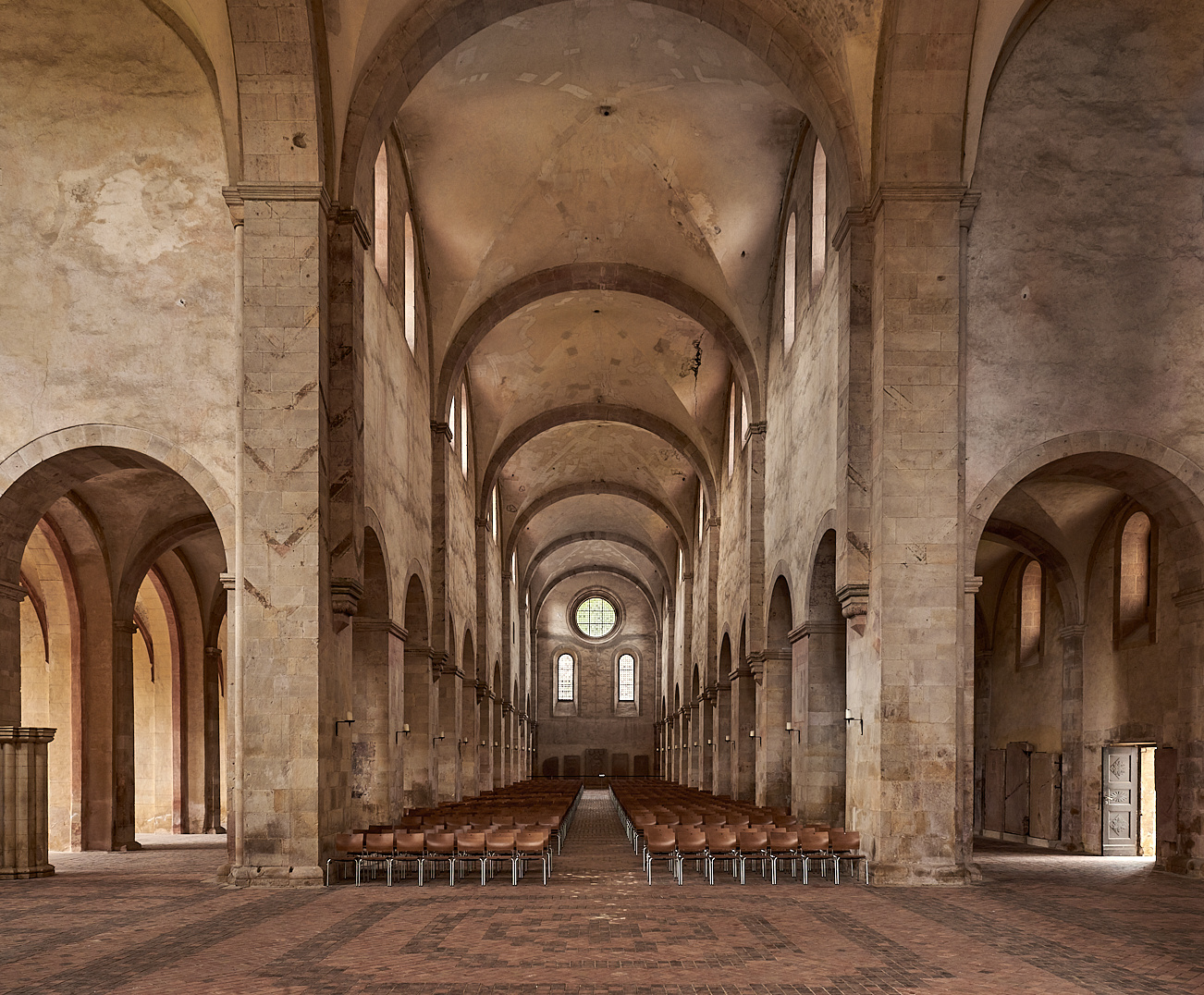 Die Klosterbasilika im Kloster Eberbach. Die Kirche bietet Platz für 1400 Zuhörer. 