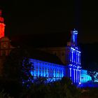 Die Klosterkirche in blau und rot