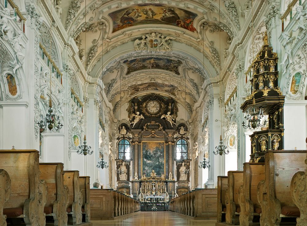 Die Klosterkirche St. Benedikt