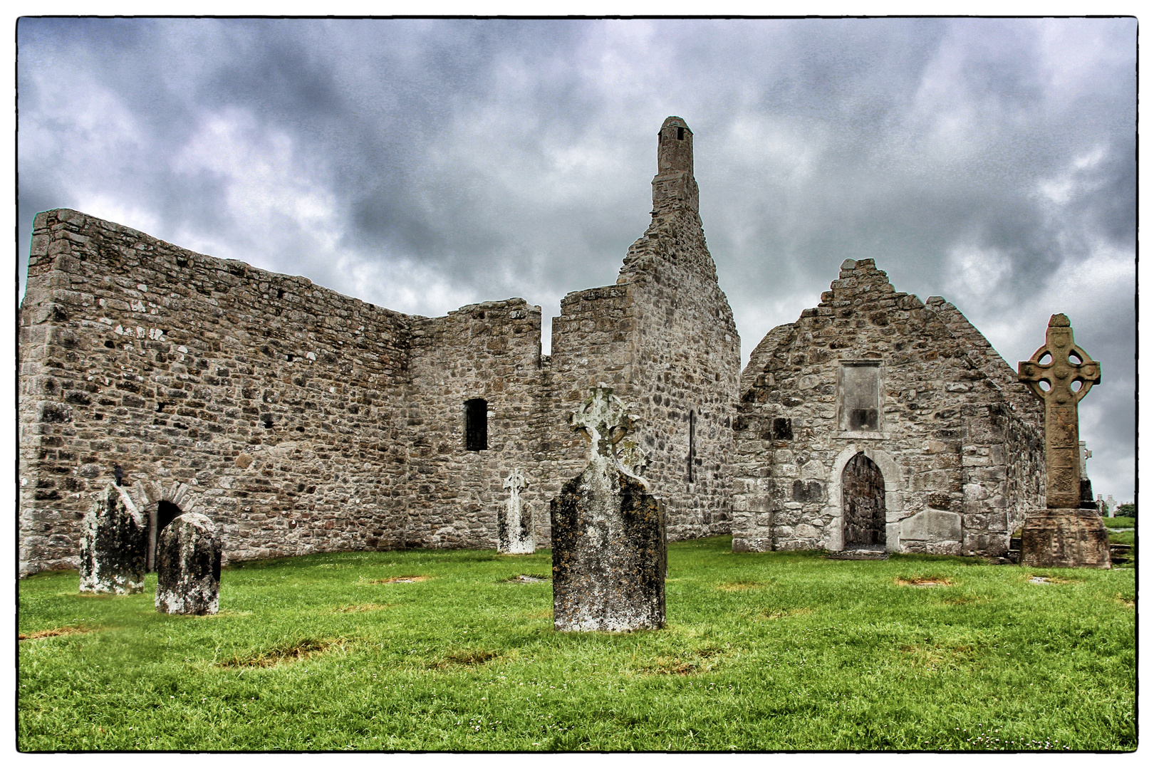 Die Klosterruinen von Clonmacnoise