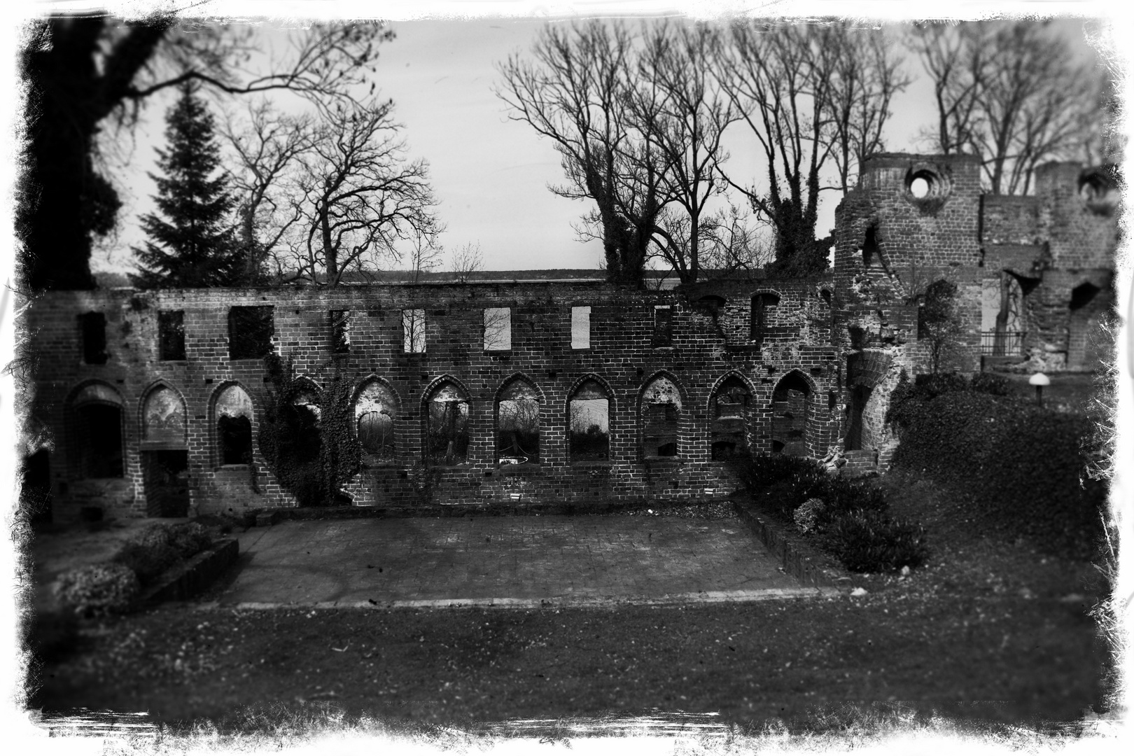 Die Klosterwehrmauer