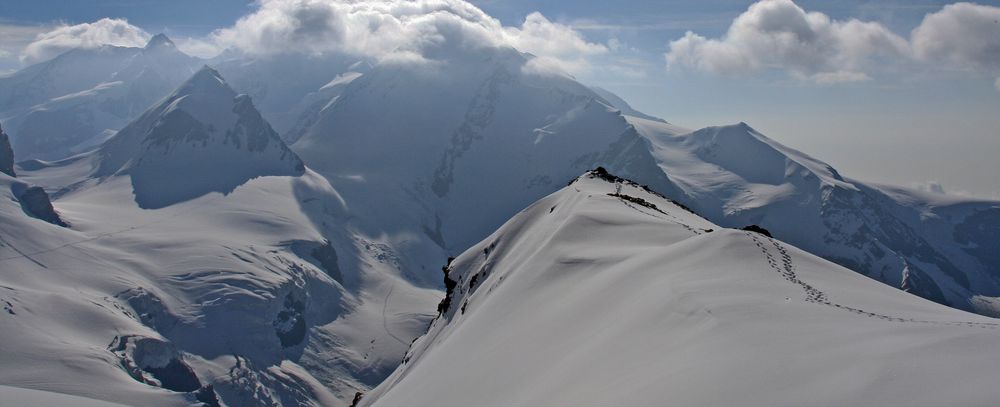 Die knapp 3900 m hohe Gobba de Rollin im Wallis...