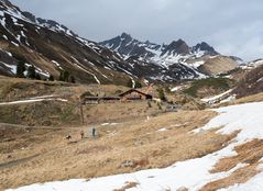 Die Knutten Alm im April