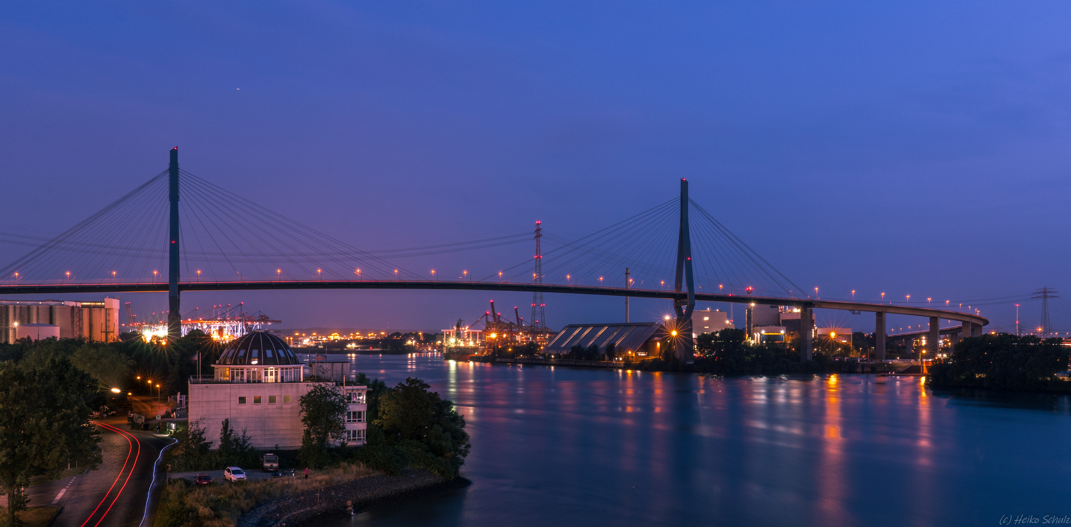 Die Köhlbrandbrücke ...