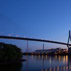 Die Köhlbrandtbrücke in Hamburg am Abend