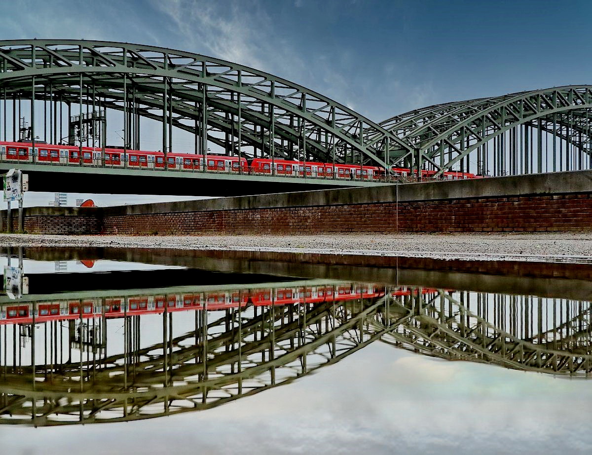 Die Kölner Hohenzollernbrücke