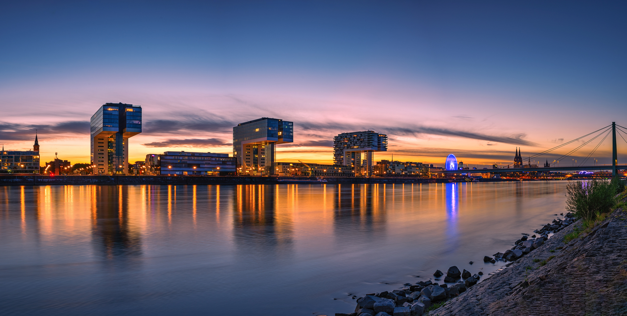 Die Kölner Kranhäuser am Rheinauhafen - Köln Panorama