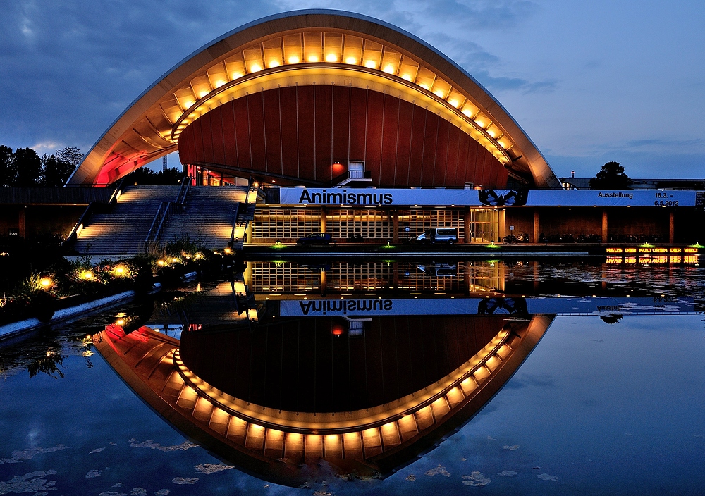 Die Kongresshalle in Berlin, aufgrund ihres muschelschalenähnlichen...