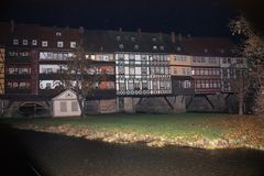die Krämerbrücke in Erfurt bei Nacht