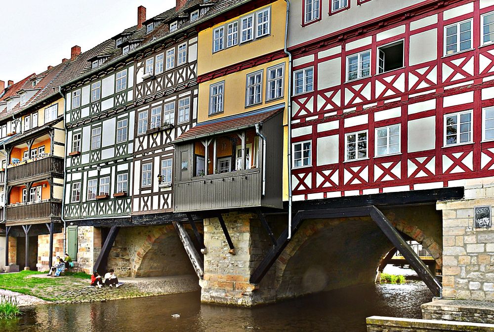 Die Krämerbrücke über der Gera in Erfurt