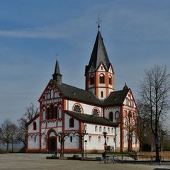 ... die Kreuzbasilika St. Peter