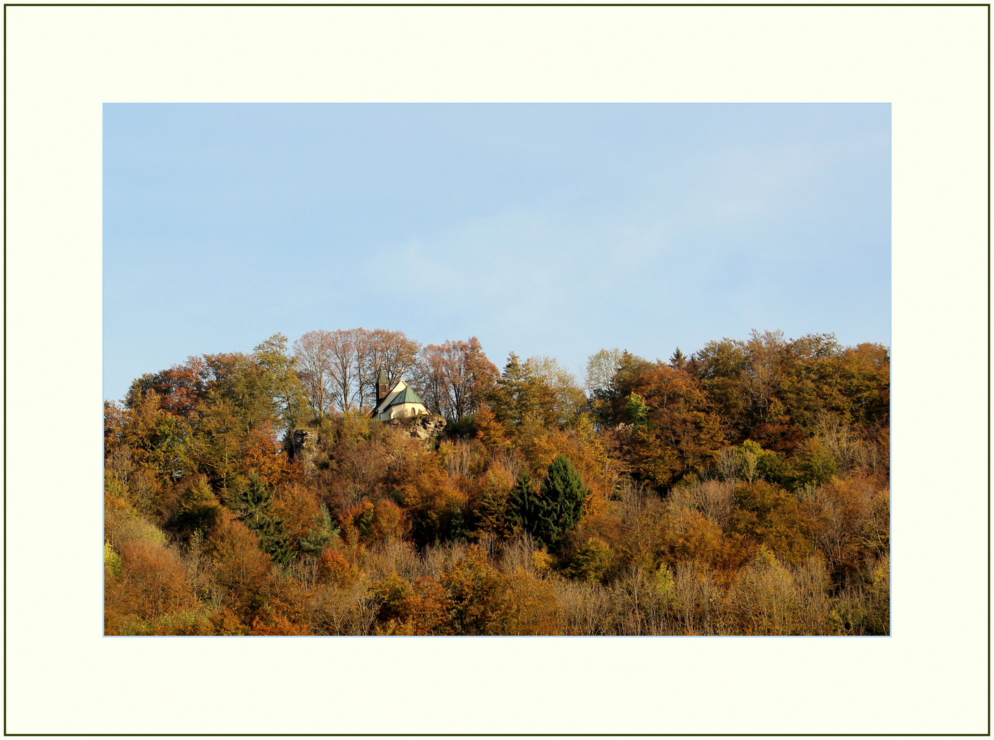 Die Kreuzkapelle im Herbstkleid...