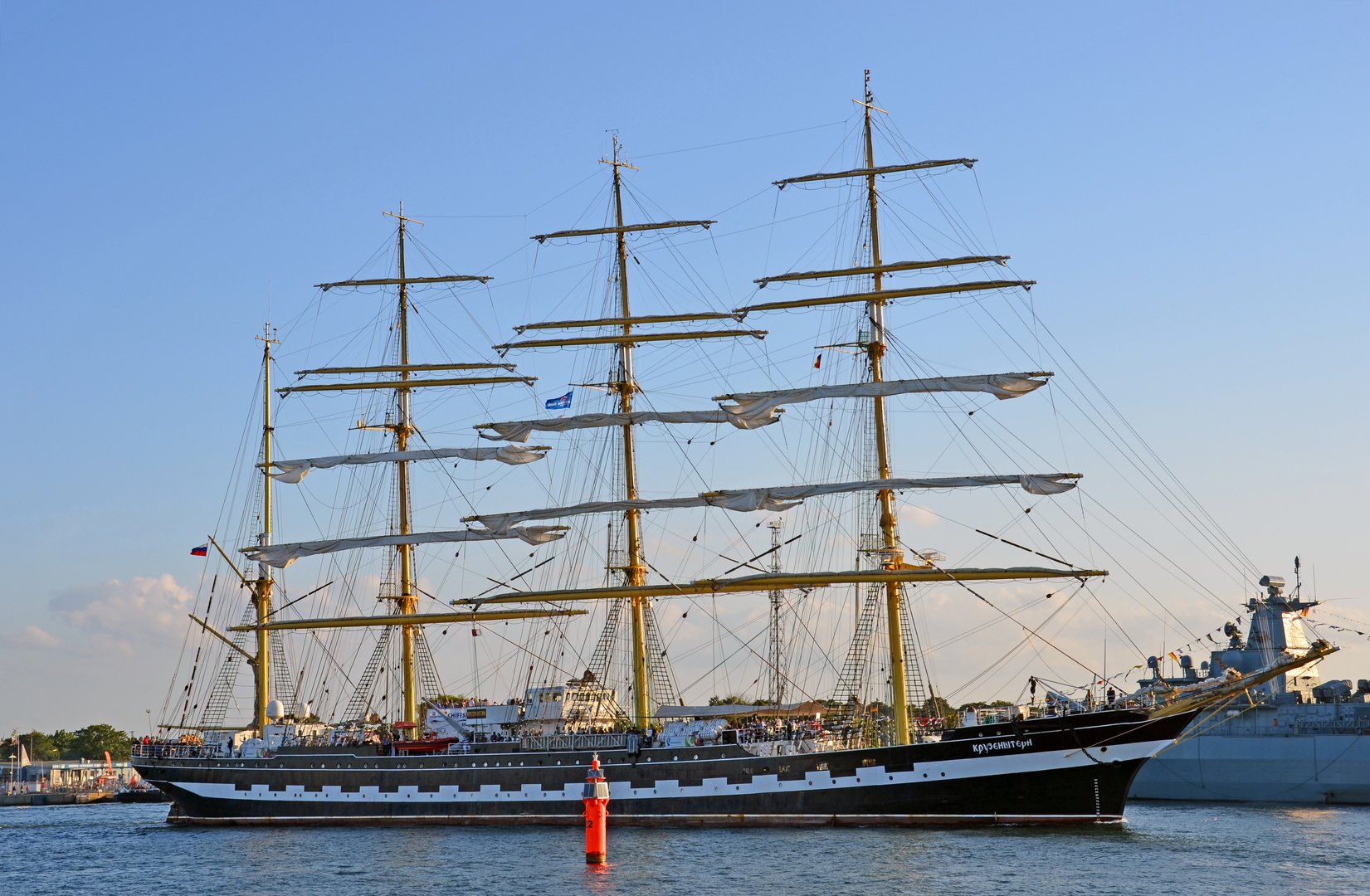 Die "Krusenstern" zur Hanse Sail 2014 in Warnemünde