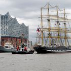 Die Kruzenshtern läuft in den Hamburger Hafen ein