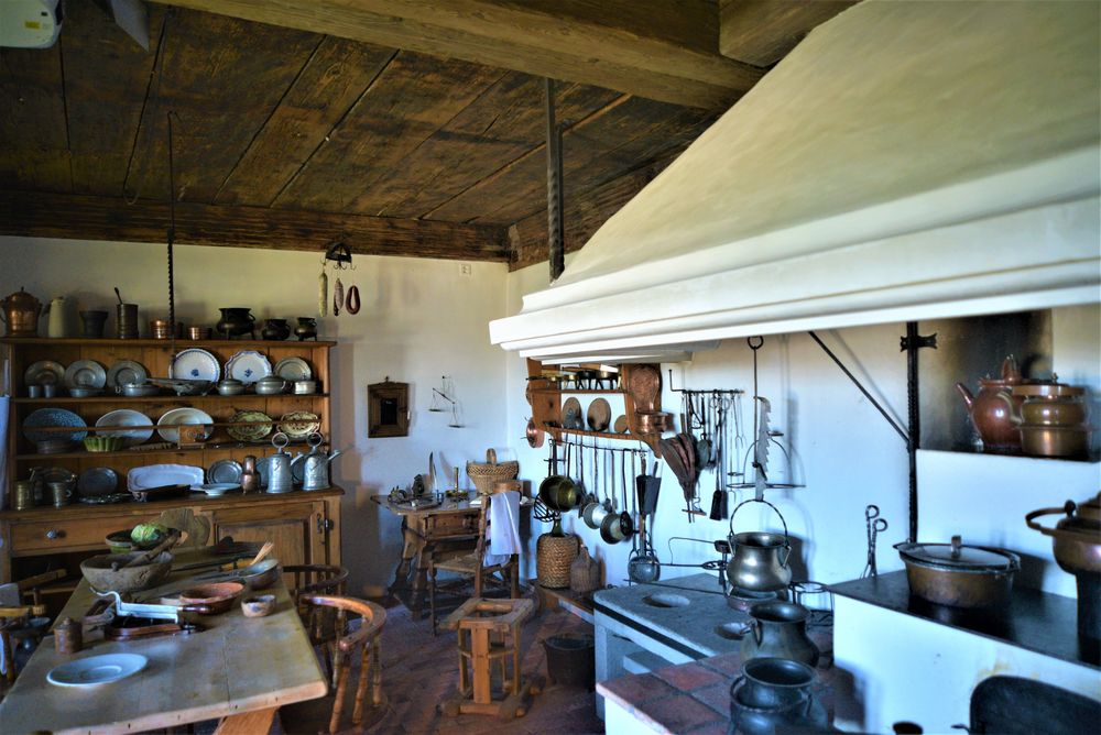 Die Küche im Schloss Foto & Bild | architektur, stillleben, essen