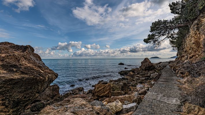 die Küste bei San Terenzo