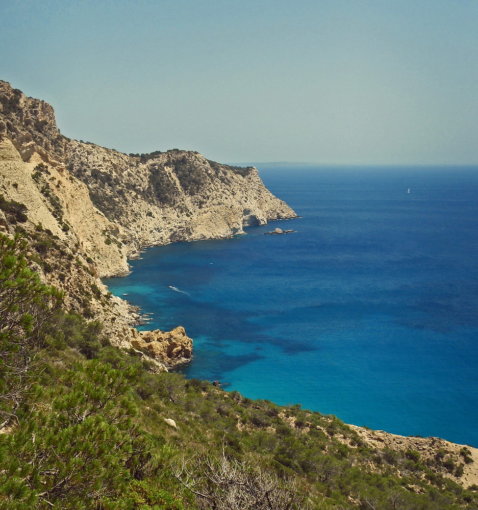 Die Küste von Ibiza