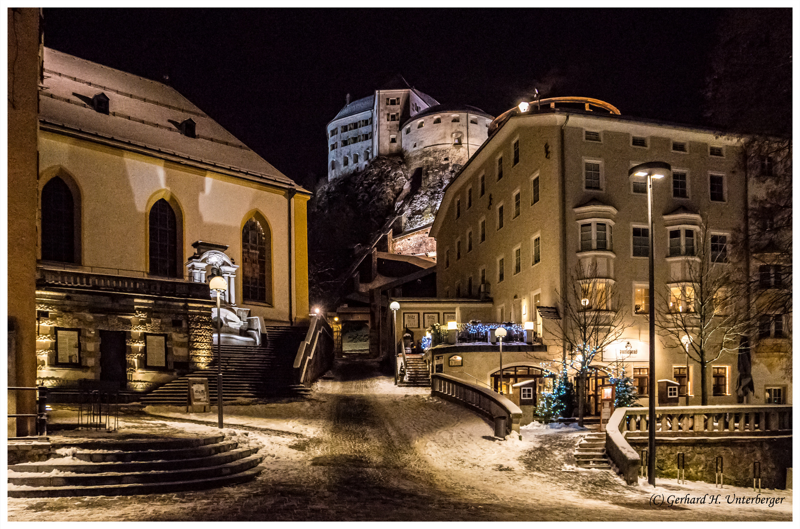 Die Kufsteiner Burg mit dem ersten Schnee des Jahres 2013