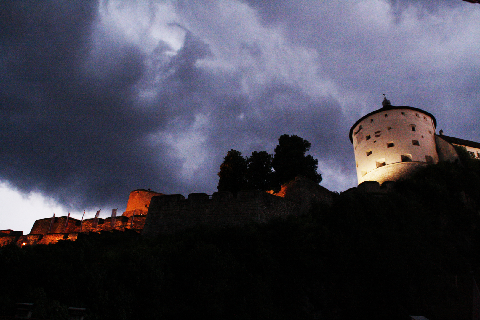 Die Kufsteiner Festung vor dem Unwetter