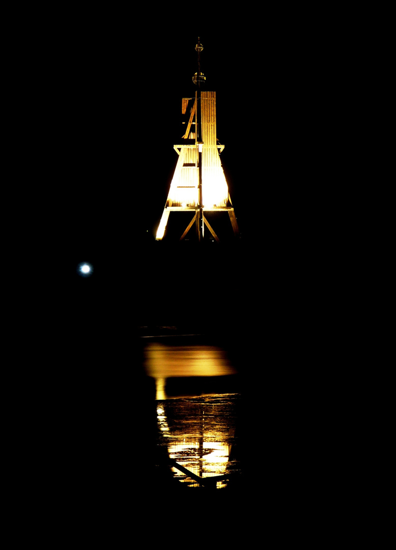 Die Kugelbakehalle - Cuxhavens Wahrzeichen bei Nacht