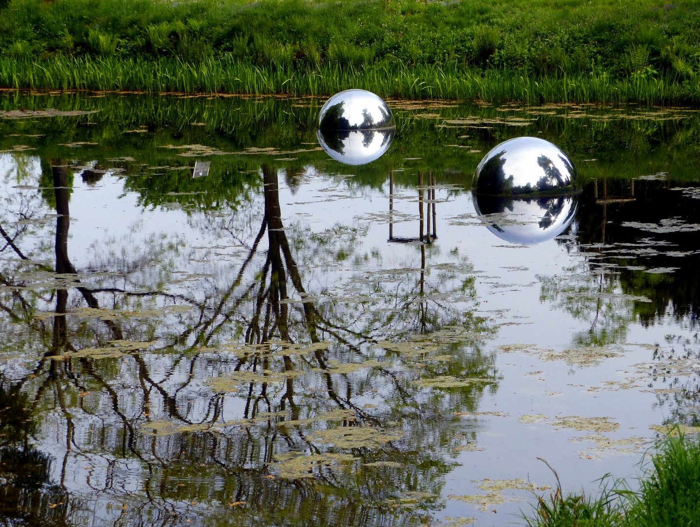 Die Kugeln im Spiegel