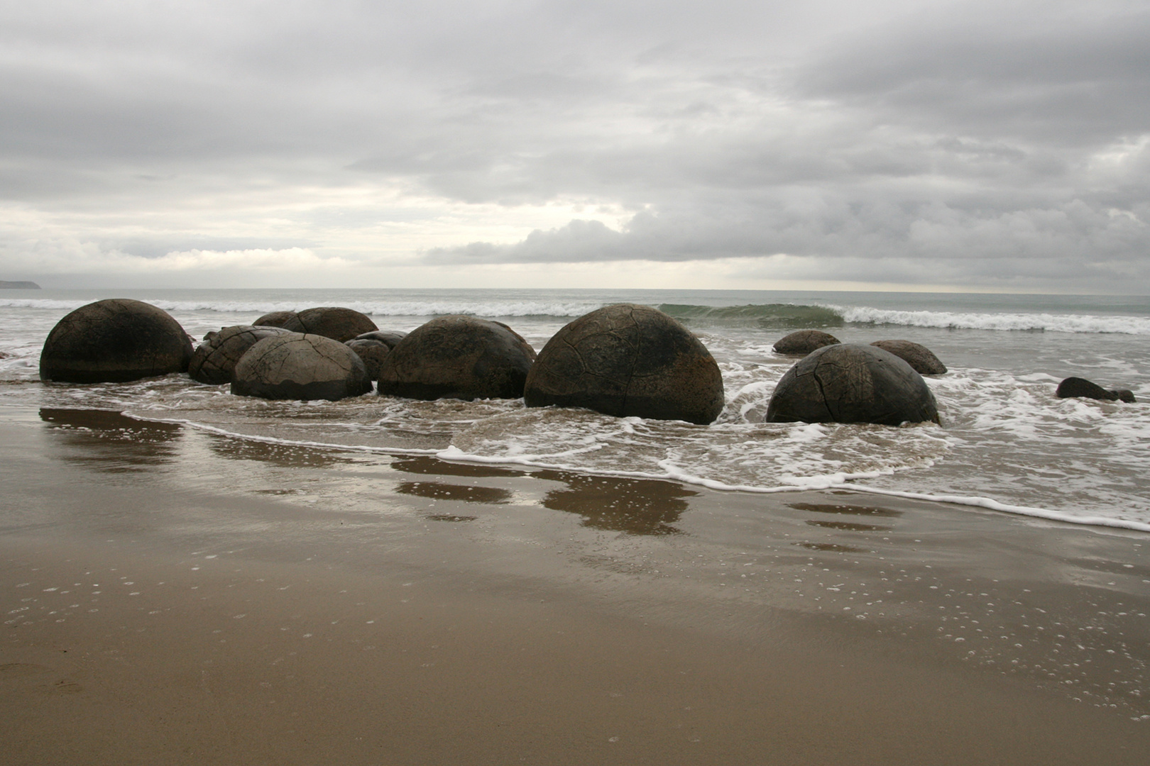 Die Kugeln im Wasser – Moeraki Boulders