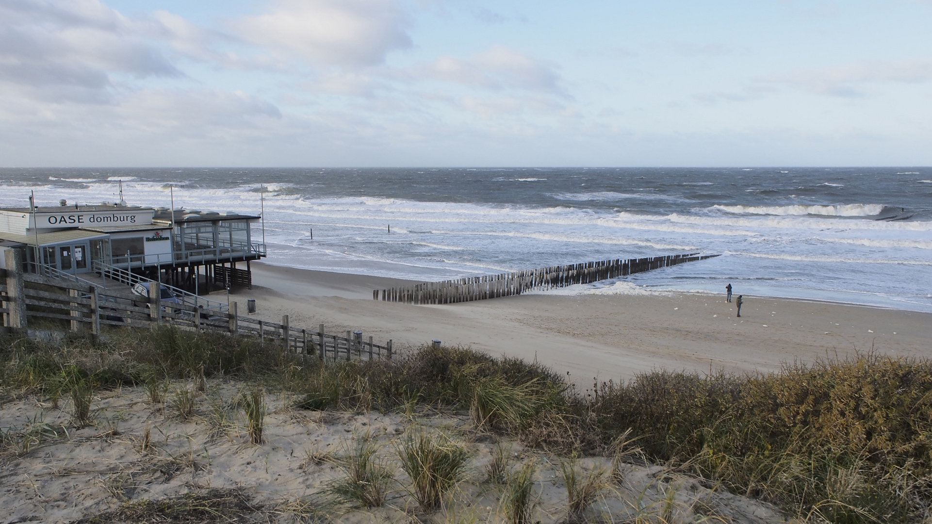 Die kultige Strandbar 'OASE' bei Domburg (Zeeland, NL) - leer und verlassen im Spätherbst!