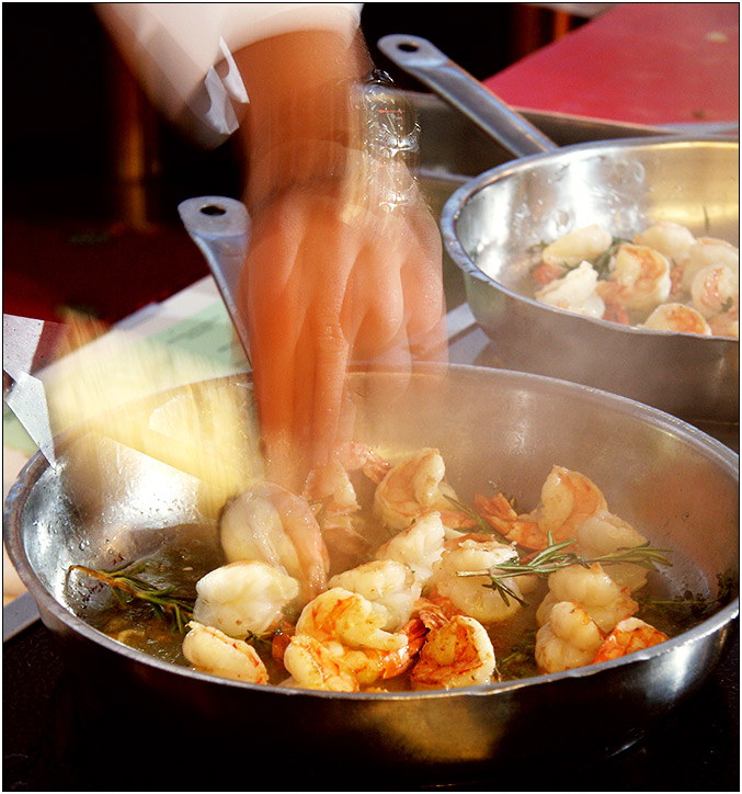 Die Kunst des Gourmetkochs, Garnelen mit der Hand zu wenden