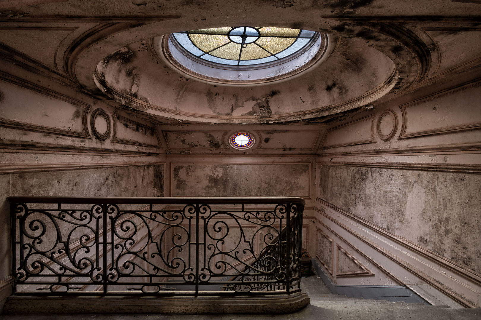 die Kuppel... Foto & Bild | marode, fenster, licht Bilder auf fotocommunity