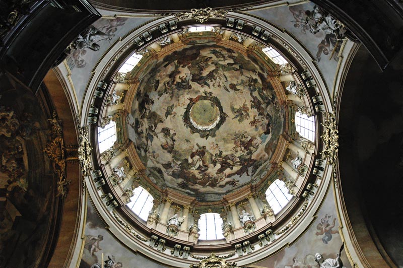 Die Kuppel der Nikolauskirche