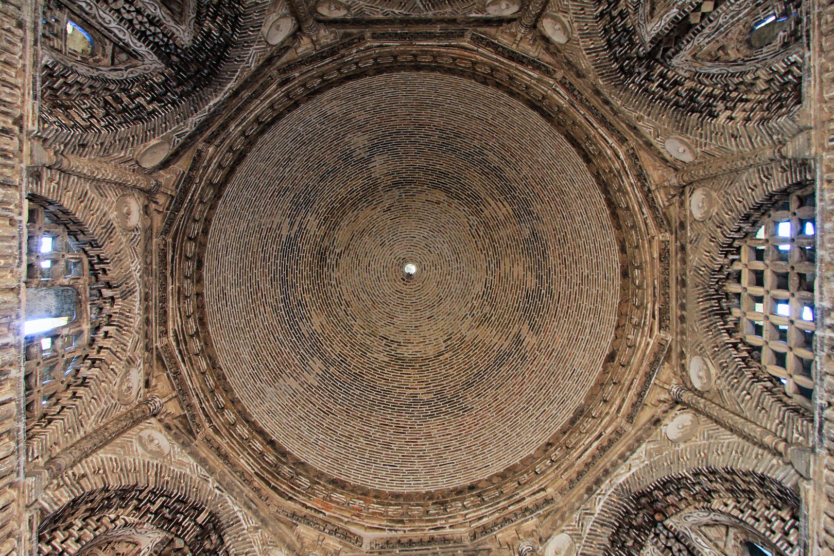 Die Kuppel des Mausoleums der Samaniden