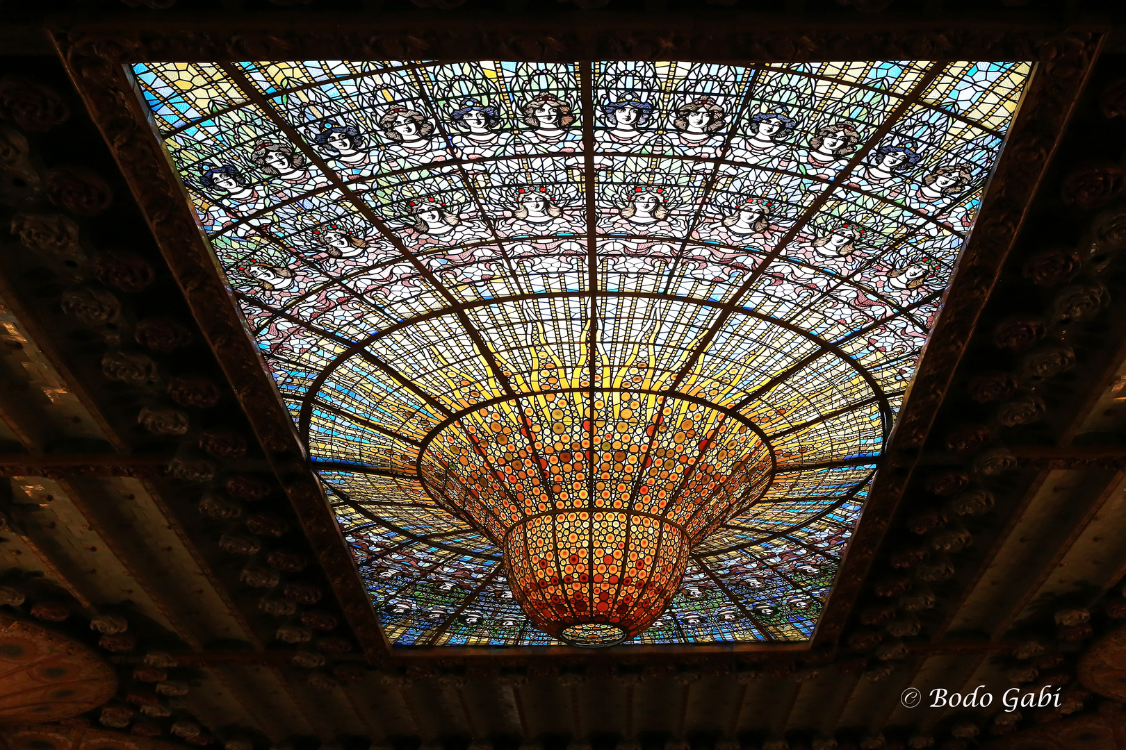 Die Kuppel des Palau de Musica Catalana