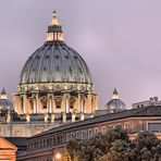 Die Kuppel des Petersdom am Abend (HDR)