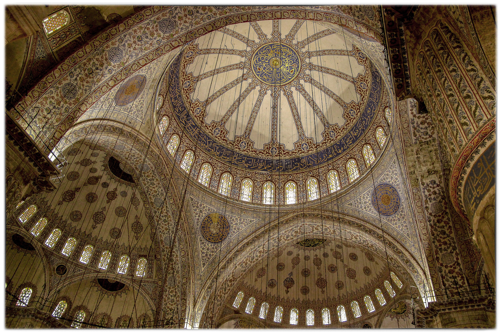 Die Kuppel in der Blauen Moschee-Istanbul