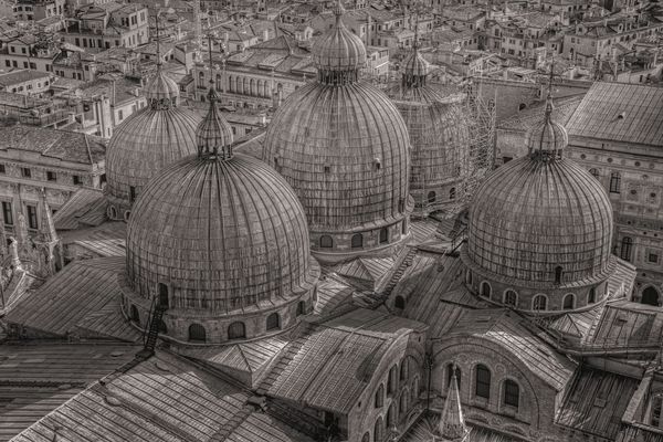 Die Kuppeln von San Marco