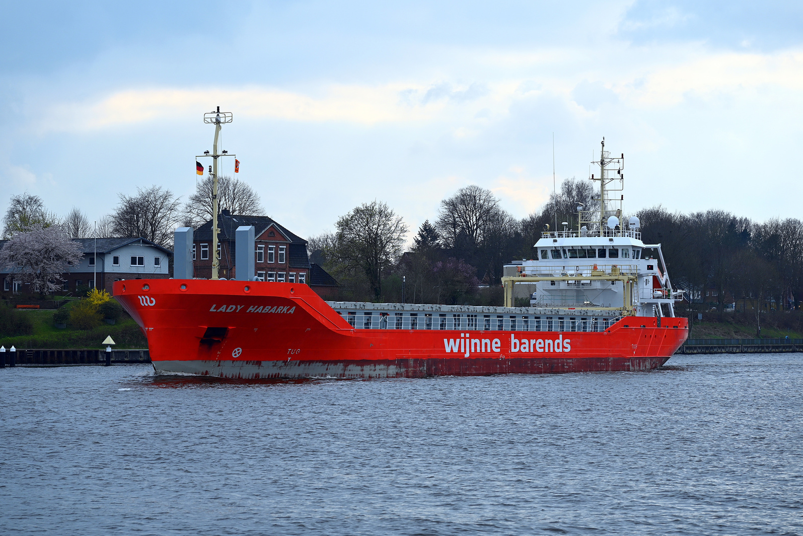 Die LADY HABARKA bei Rendsburg im Nord-Ostsee-Kanal