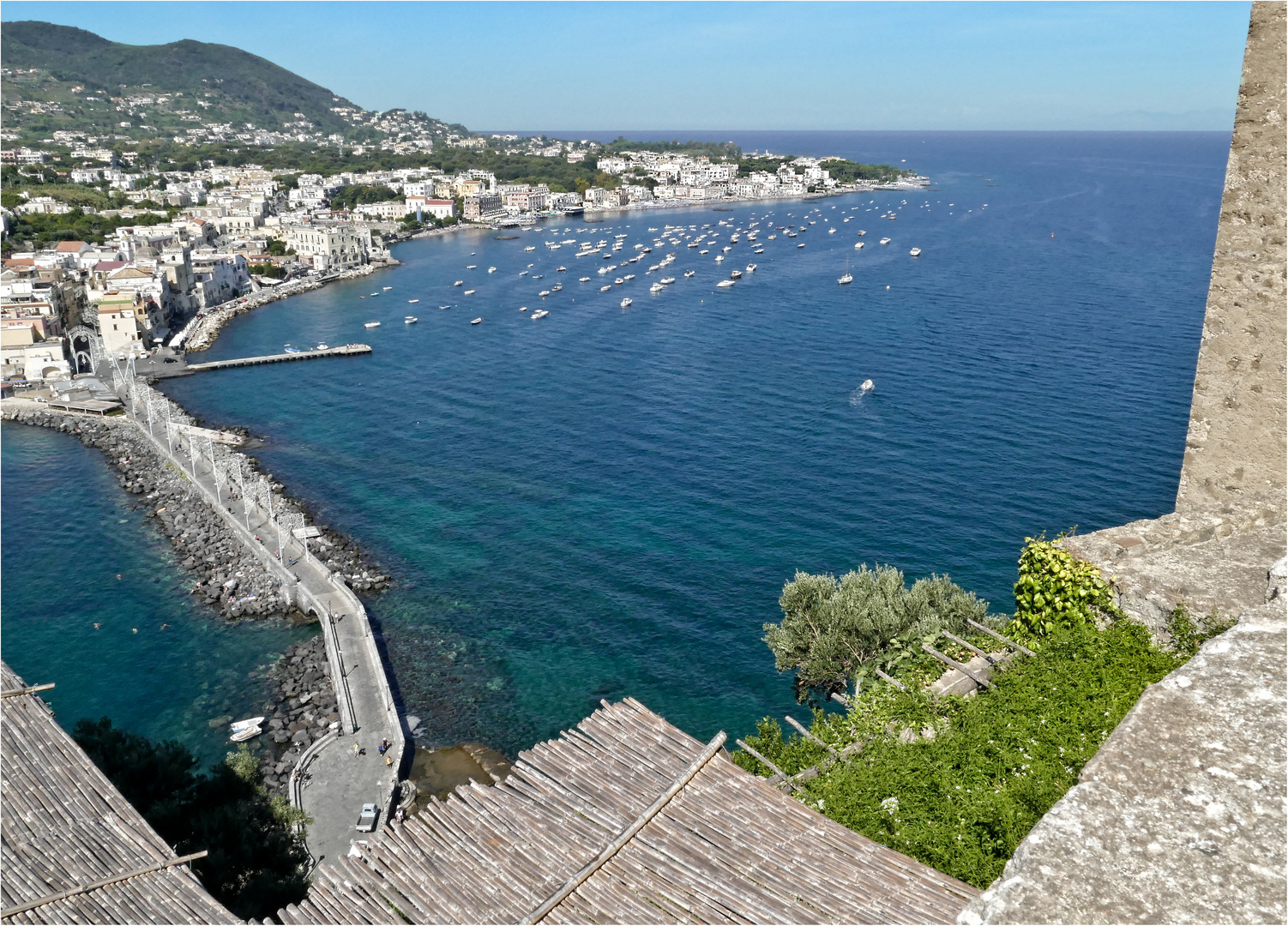 DIE LANDBRÜCKE VON CASTELLO ARAGONESE