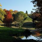 Die Landpyramide in herbstlicher Umgebung