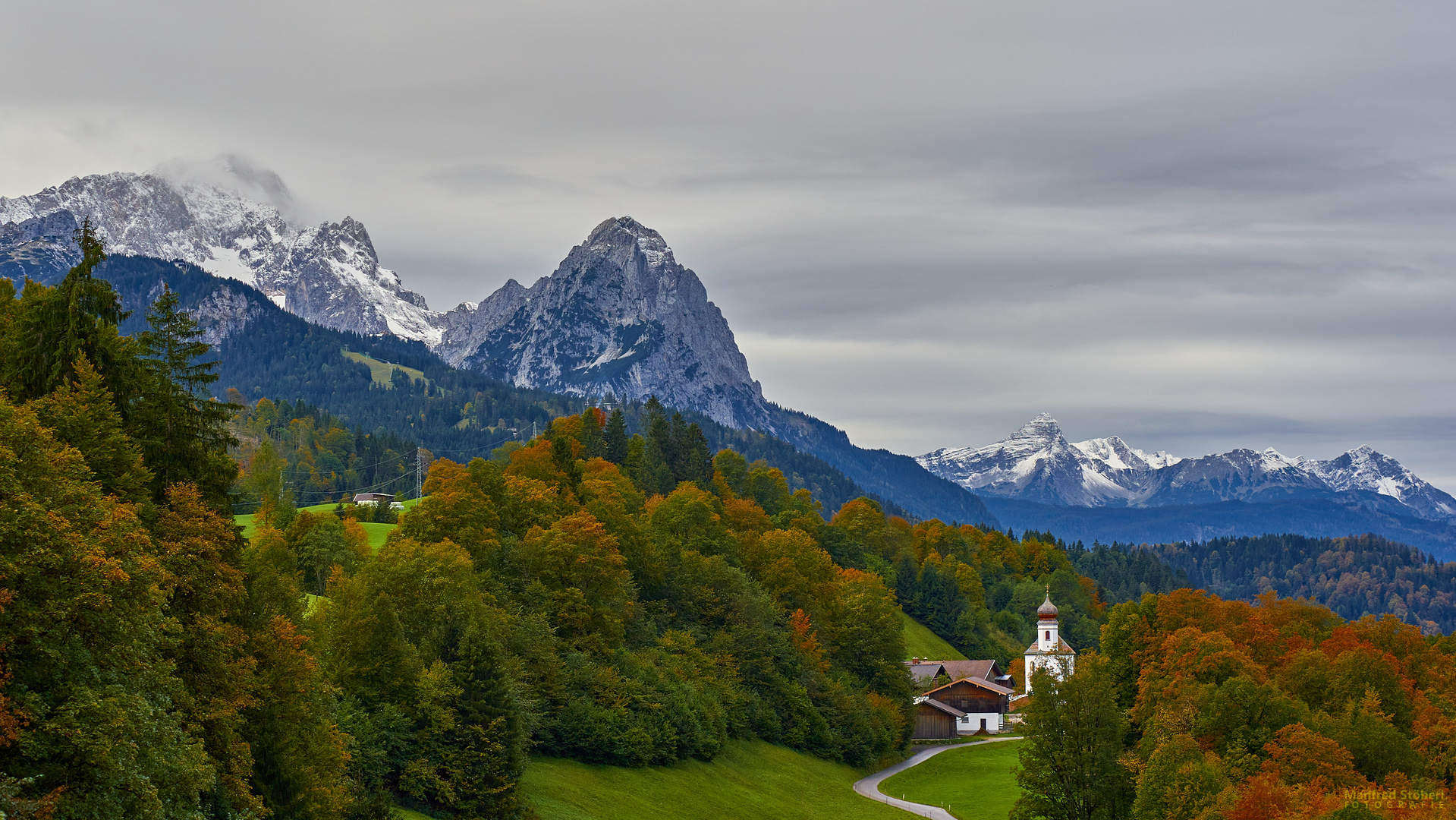 Die Landschaft zeigt sich im herbstlichen Gewand.